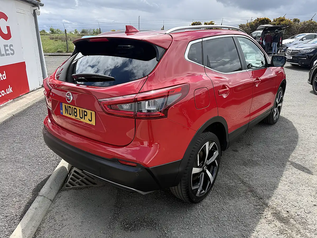 Used 2018 Nissan Qashqai Tekna+ Red - Interior and Exterior details 5