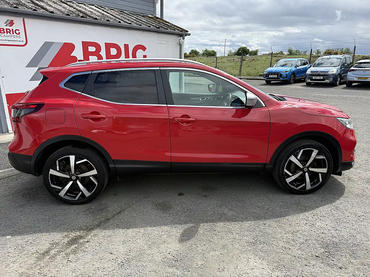 Used 2018 Nissan Qashqai Tekna+ Red - Interior and Exterior details 6