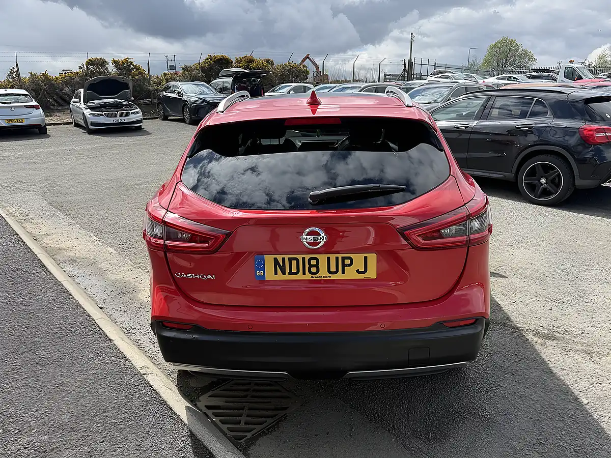 Used 2018 Nissan Qashqai Tekna+ Red - Interior and Exterior details 7