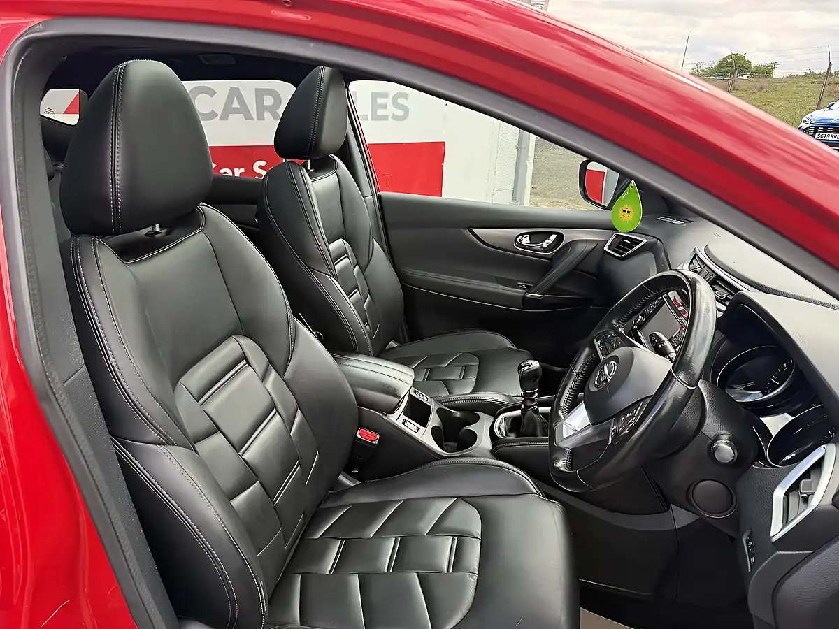 Used 2018 Nissan Qashqai Tekna+ Red - Interior and Exterior details 11