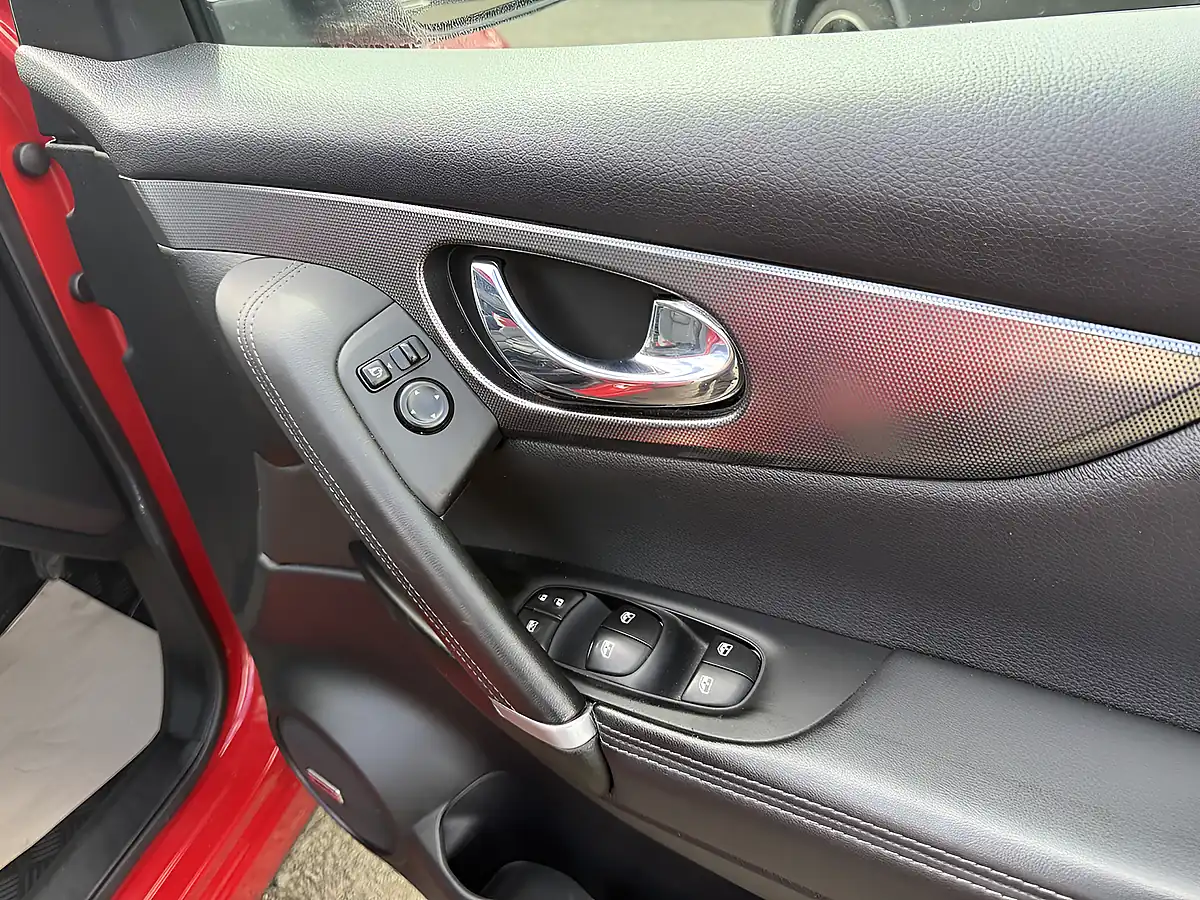Used 2018 Nissan Qashqai Tekna+ Red - Interior and Exterior details 18