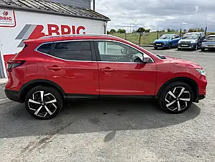 Used 2018 Nissan Qashqai Tekna+ Red - Interior and Exterior details 5