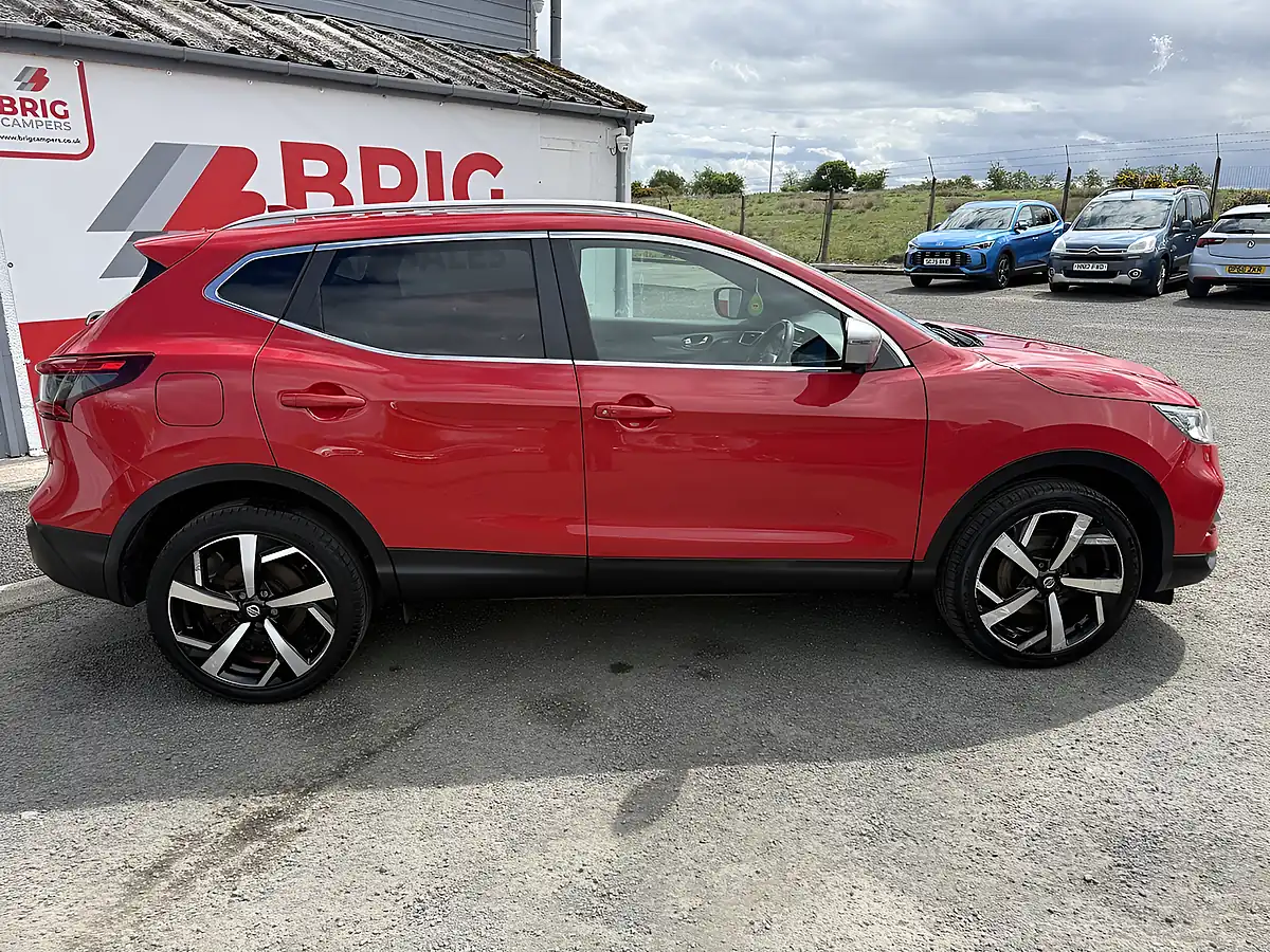 Used 2018 Nissan Qashqai Tekna+ Red - Interior and Exterior details 5