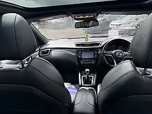 Used 2018 Nissan Qashqai Tekna+ Red - Interior and Exterior details 7