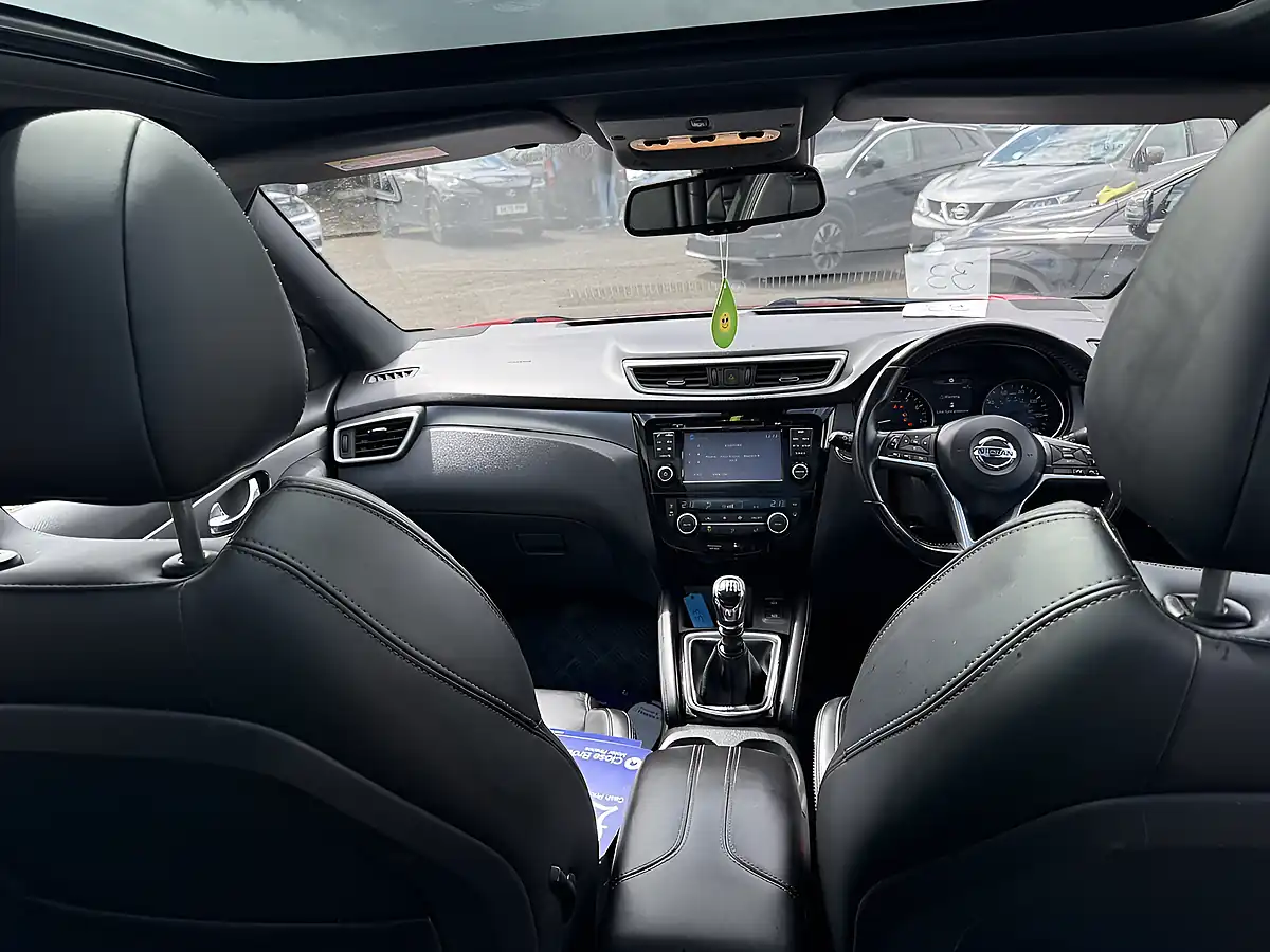 Used 2018 Nissan Qashqai Tekna+ Red - Interior and Exterior details 7