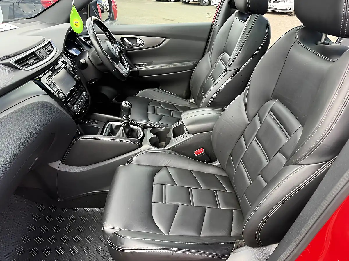 Used 2018 Nissan Qashqai Tekna+ Red - Interior and Exterior details 9