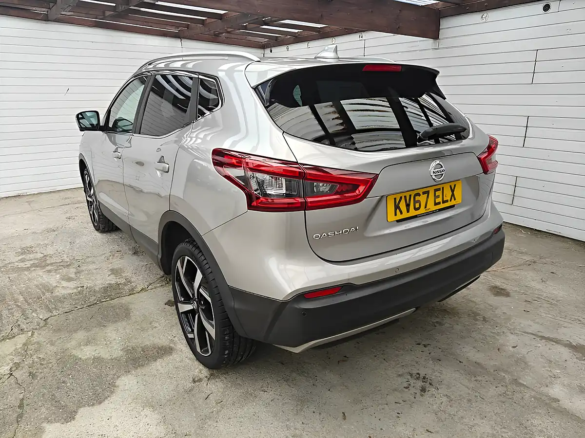 Used 2018 Nissan Qashqai Tekna Silver - Interior and Exterior details 10