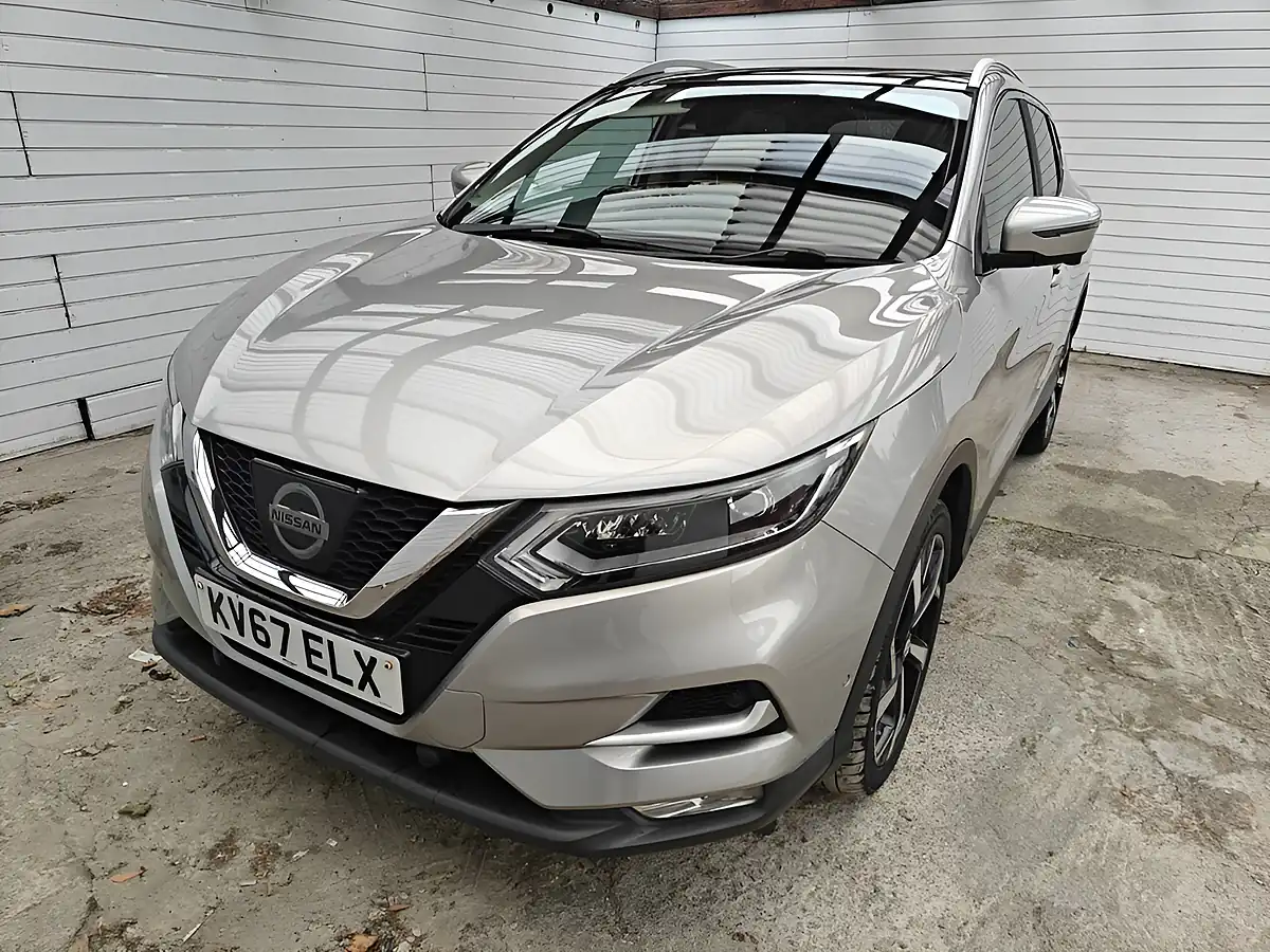 Used 2018 Nissan Qashqai Tekna Silver - Interior and Exterior details 11