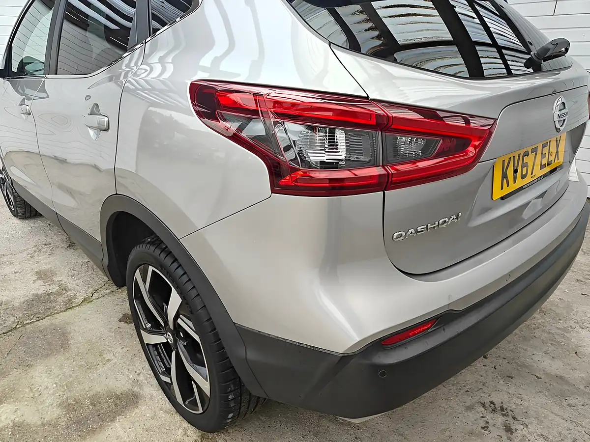 Used 2018 Nissan Qashqai Tekna Silver - Interior and Exterior details 12