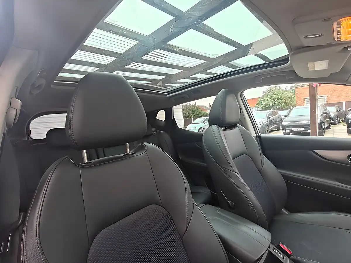 Used 2018 Nissan Qashqai Tekna Silver - Interior and Exterior details 14