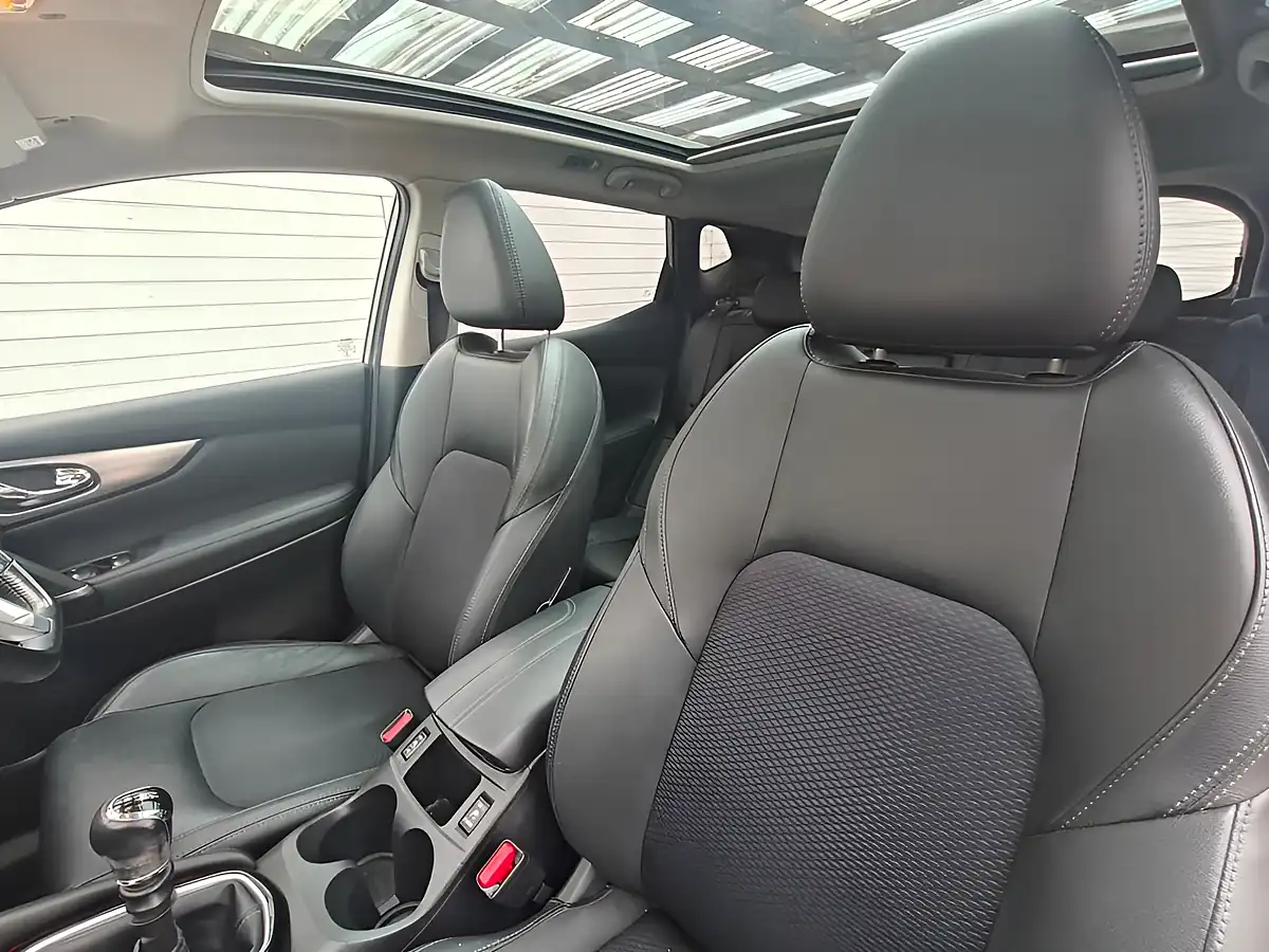 Used 2018 Nissan Qashqai Tekna Silver - Interior and Exterior details 16