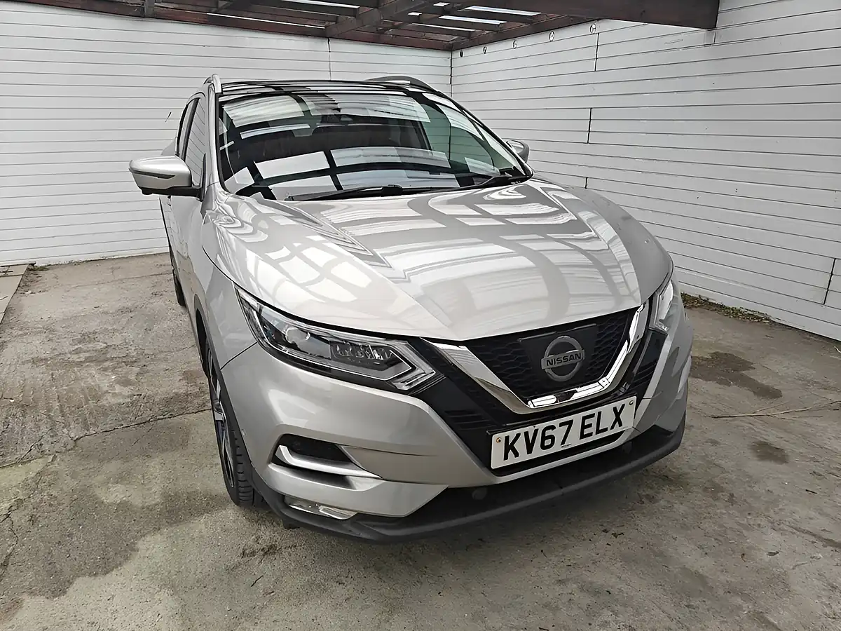 Used 2018 Nissan Qashqai Tekna Silver - Interior and Exterior details 7