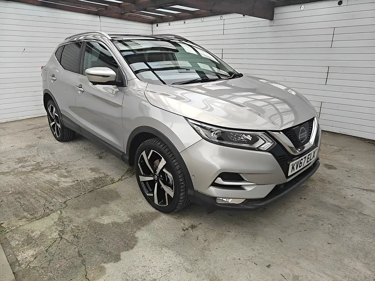 Used 2018 Nissan Qashqai Tekna Silver - Interior and Exterior details 8