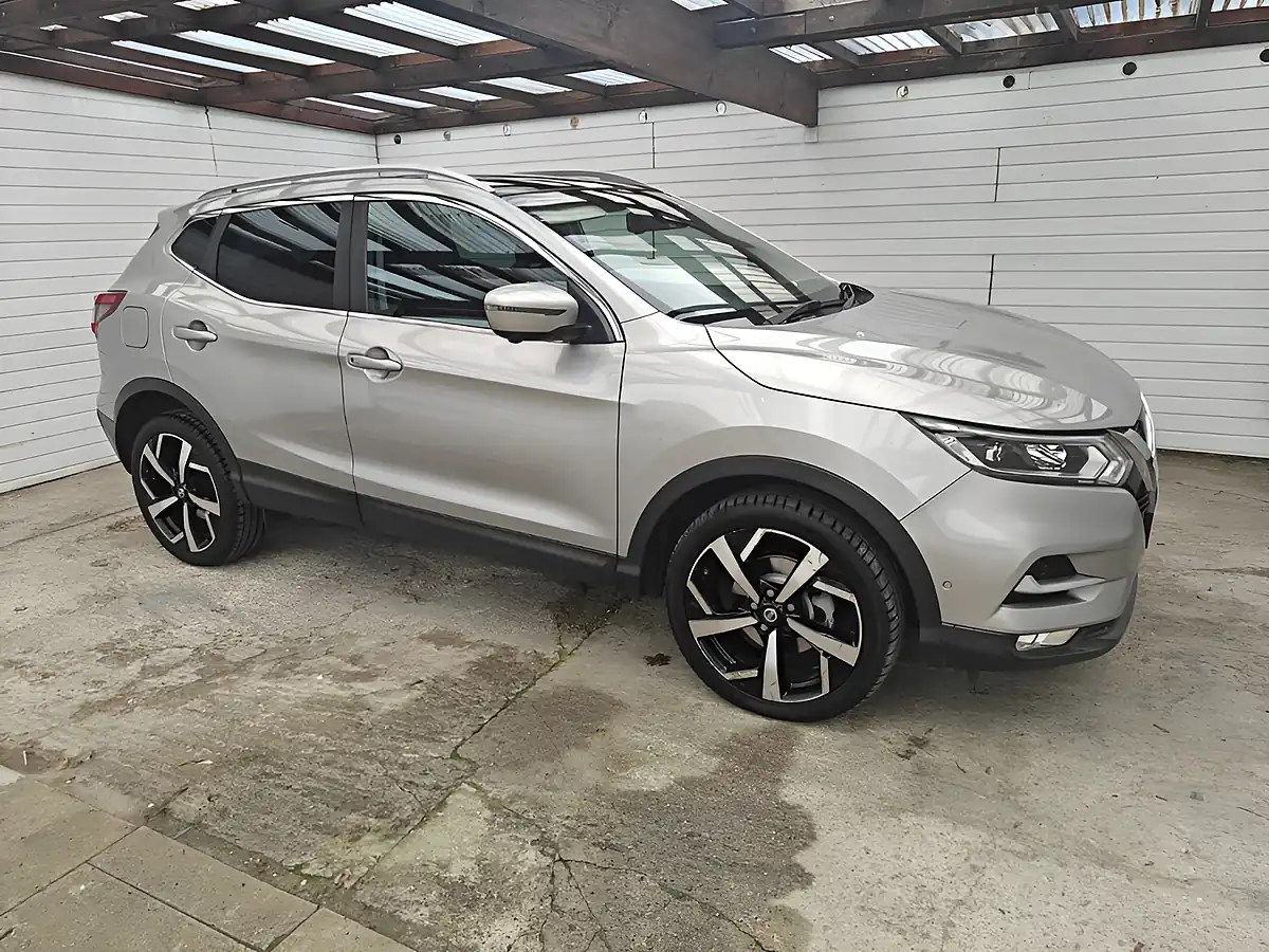 Used 2018 Nissan Qashqai Tekna Silver - Interior and Exterior details 9
