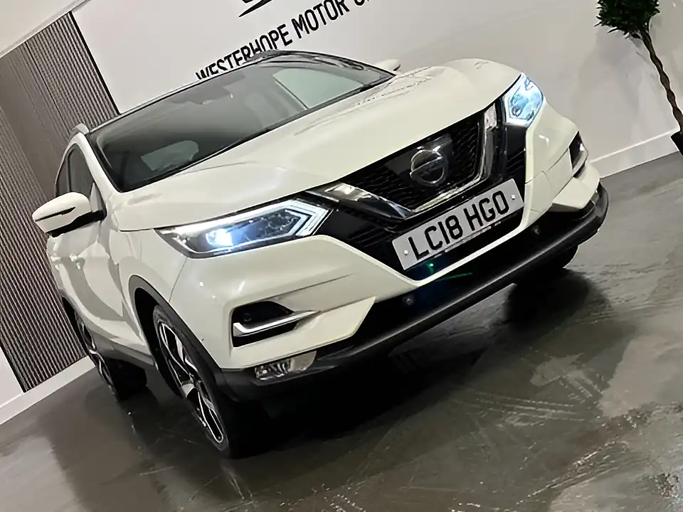 Used 2018 Nissan Qashqai Tekna White - Interior and Exterior details 15