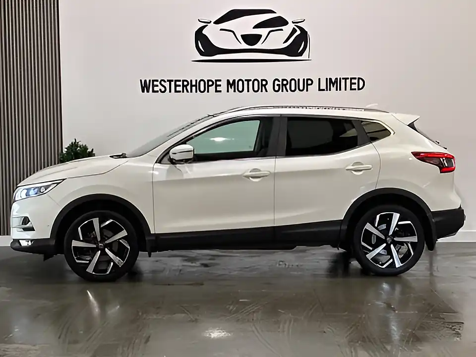 Used 2018 Nissan Qashqai Tekna White - Interior and Exterior details 17