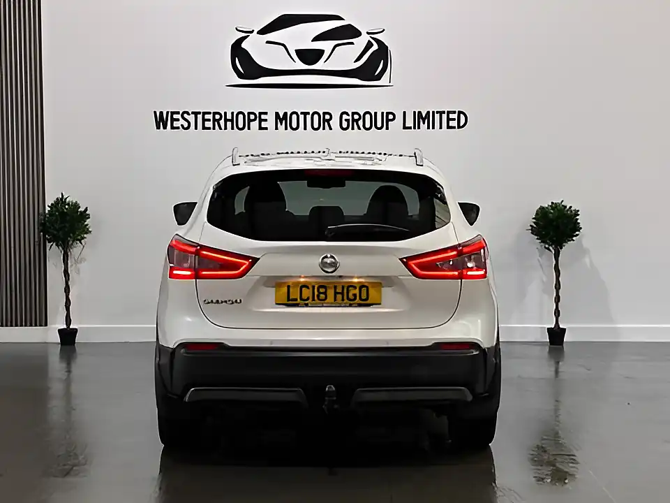 Used 2018 Nissan Qashqai Tekna White - Interior and Exterior details 18