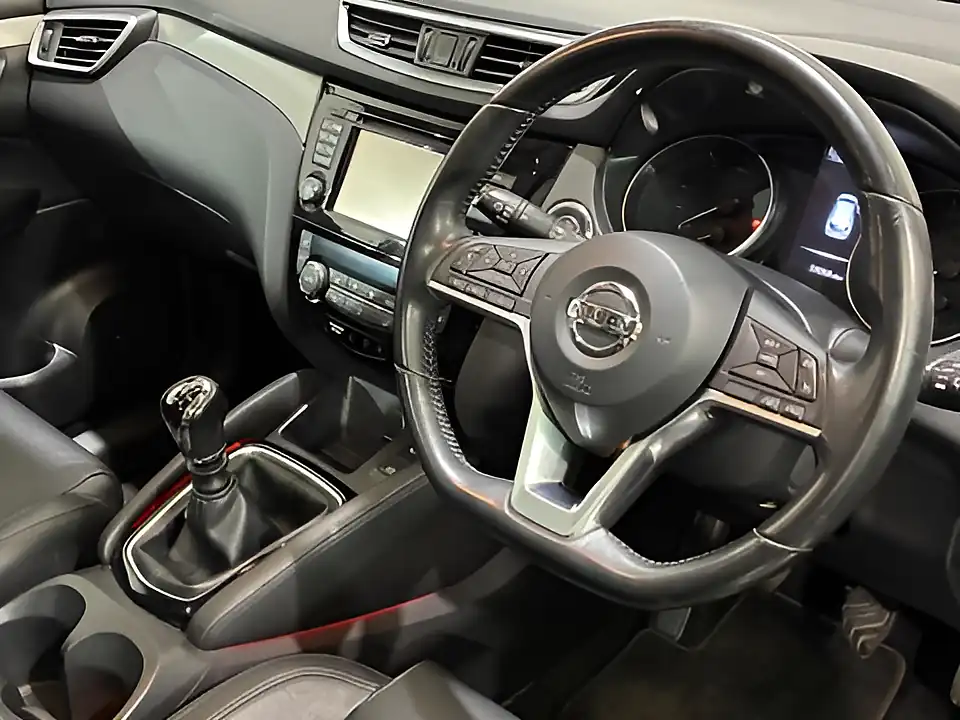 Used 2018 Nissan Qashqai Tekna White - Interior and Exterior details 3