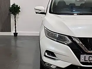 Used 2018 Nissan Qashqai Tekna White - Interior and Exterior details 7