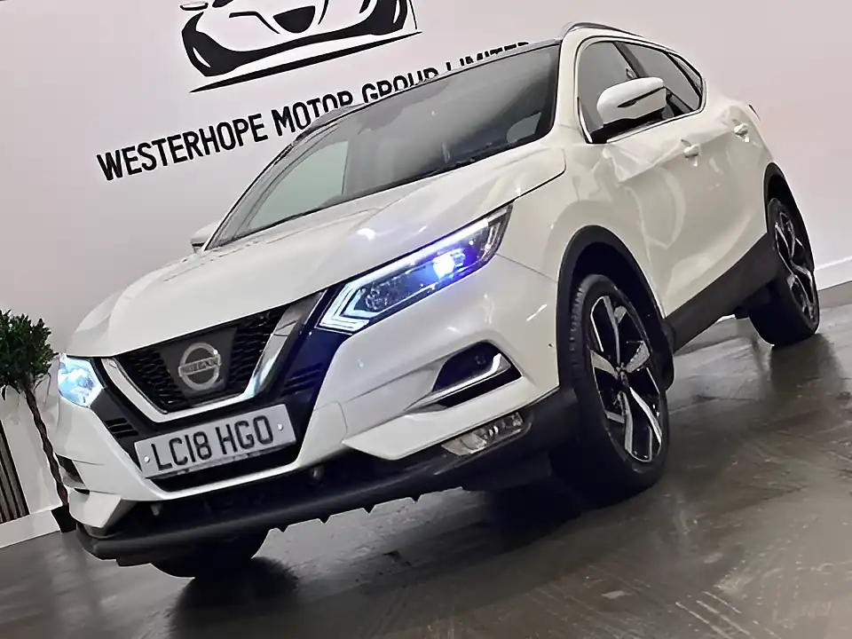 Used 2018 Nissan Qashqai Tekna White - Interior and Exterior details 8