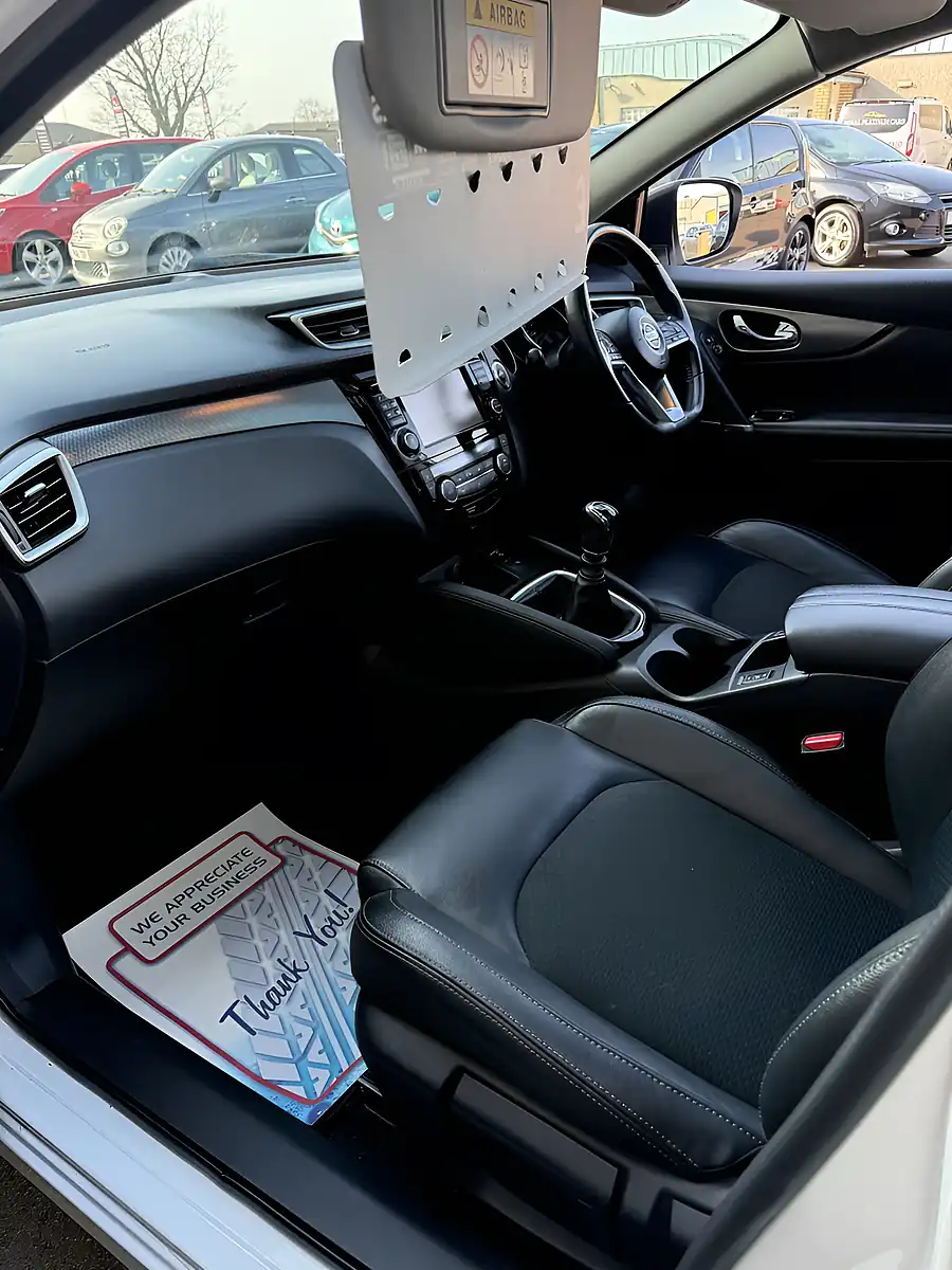 Used 2018 Nissan Qashqai Tekna White - Interior and Exterior details 11