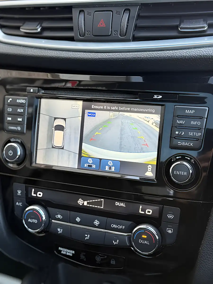 Used 2018 Nissan Qashqai Tekna White - Interior and Exterior details 13