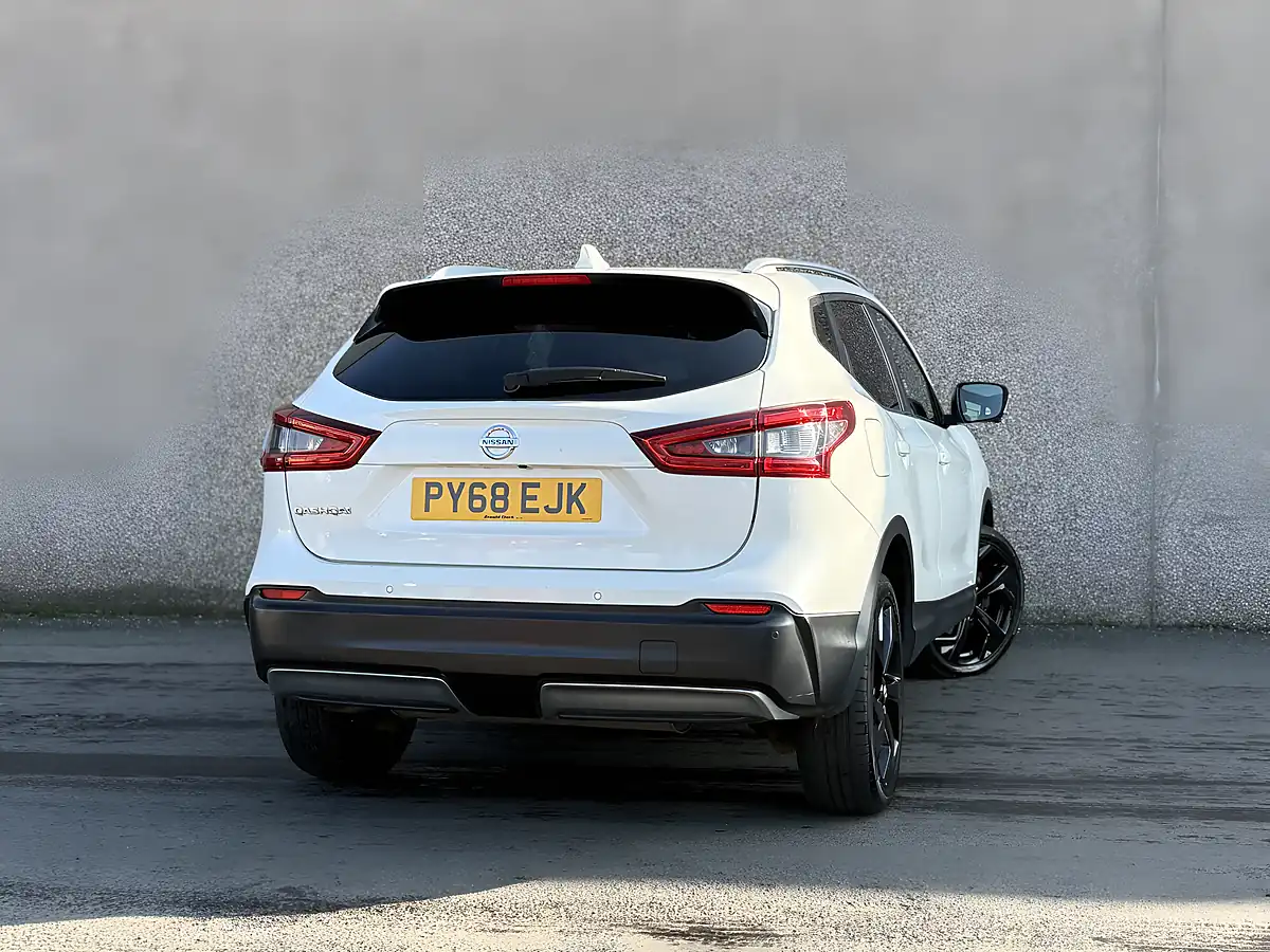 Used 2018 Nissan Qashqai Tekna White - Interior and Exterior details 3