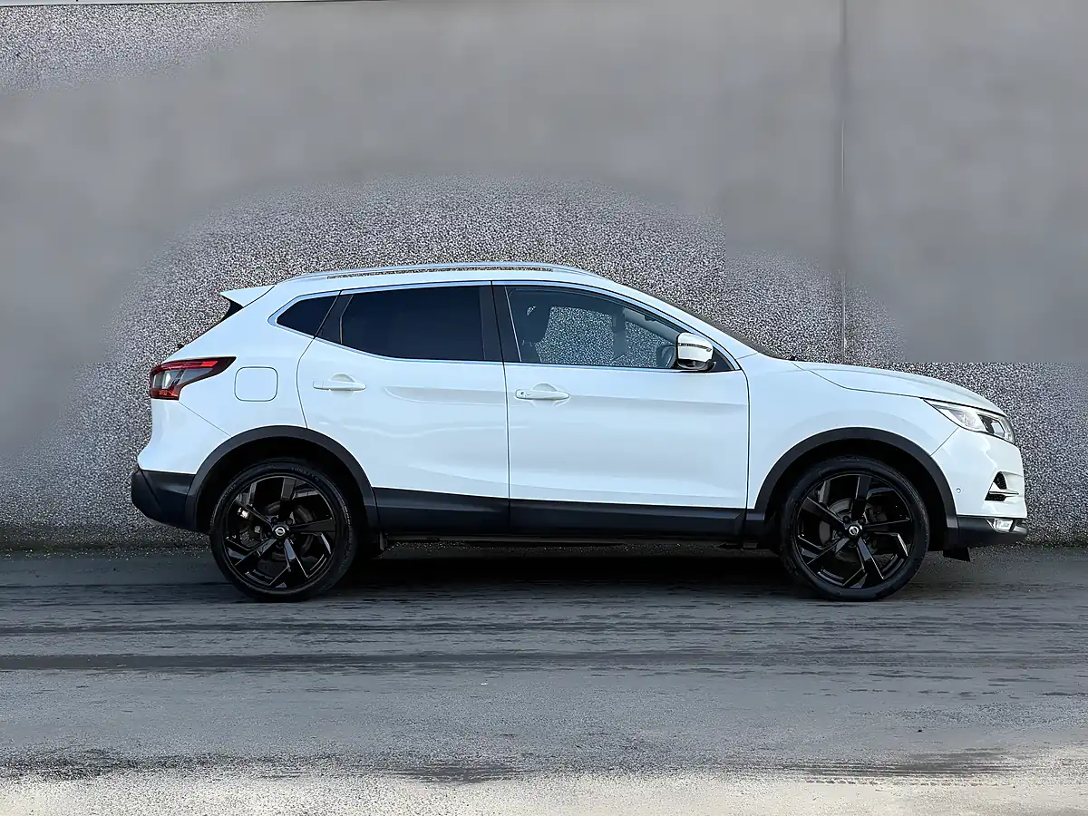 Used 2018 Nissan Qashqai Tekna White - Interior and Exterior details 4