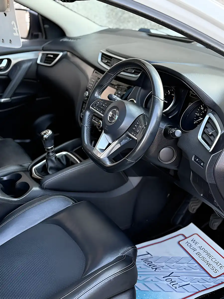 Used 2018 Nissan Qashqai Tekna White - Interior and Exterior details 6