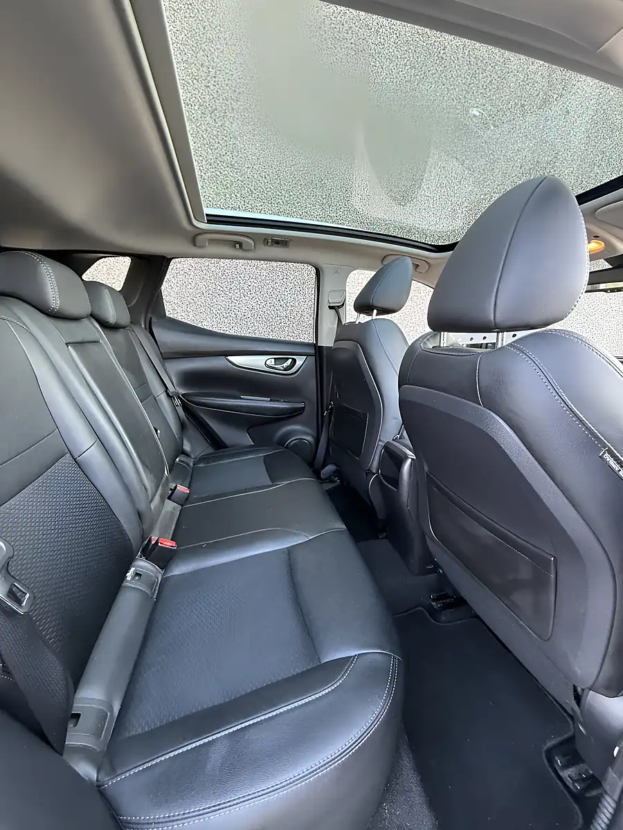 Used 2018 Nissan Qashqai Tekna White - Interior and Exterior details 8