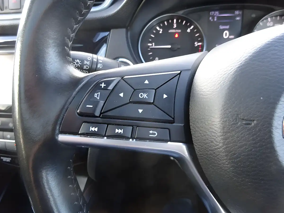 Used 2018 Nissan Qashqai Tekna+ White - Interior and Exterior details 13