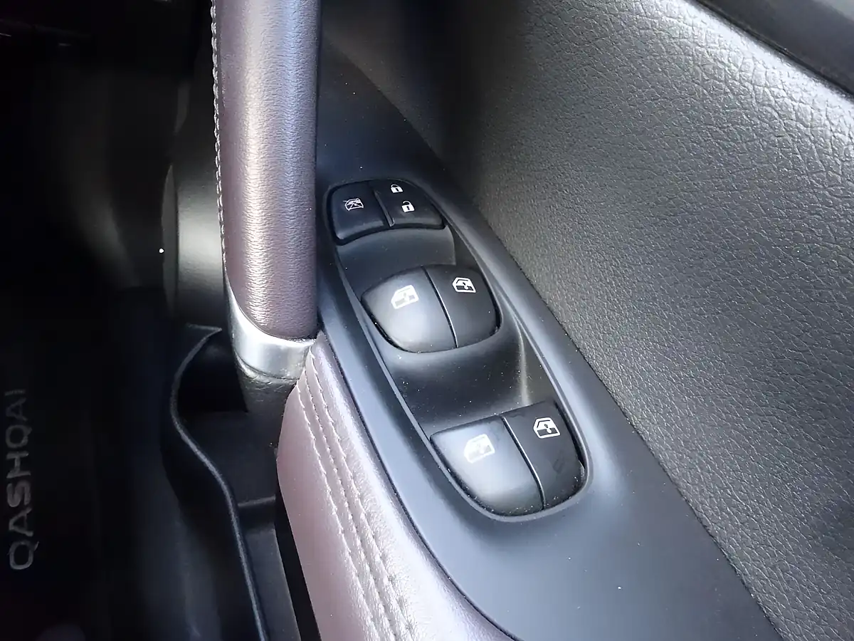 Used 2018 Nissan Qashqai Tekna+ White - Interior and Exterior details 14