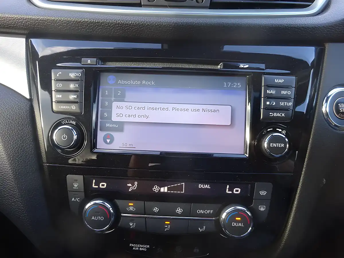 Used 2018 Nissan Qashqai Tekna+ White - Interior and Exterior details 17