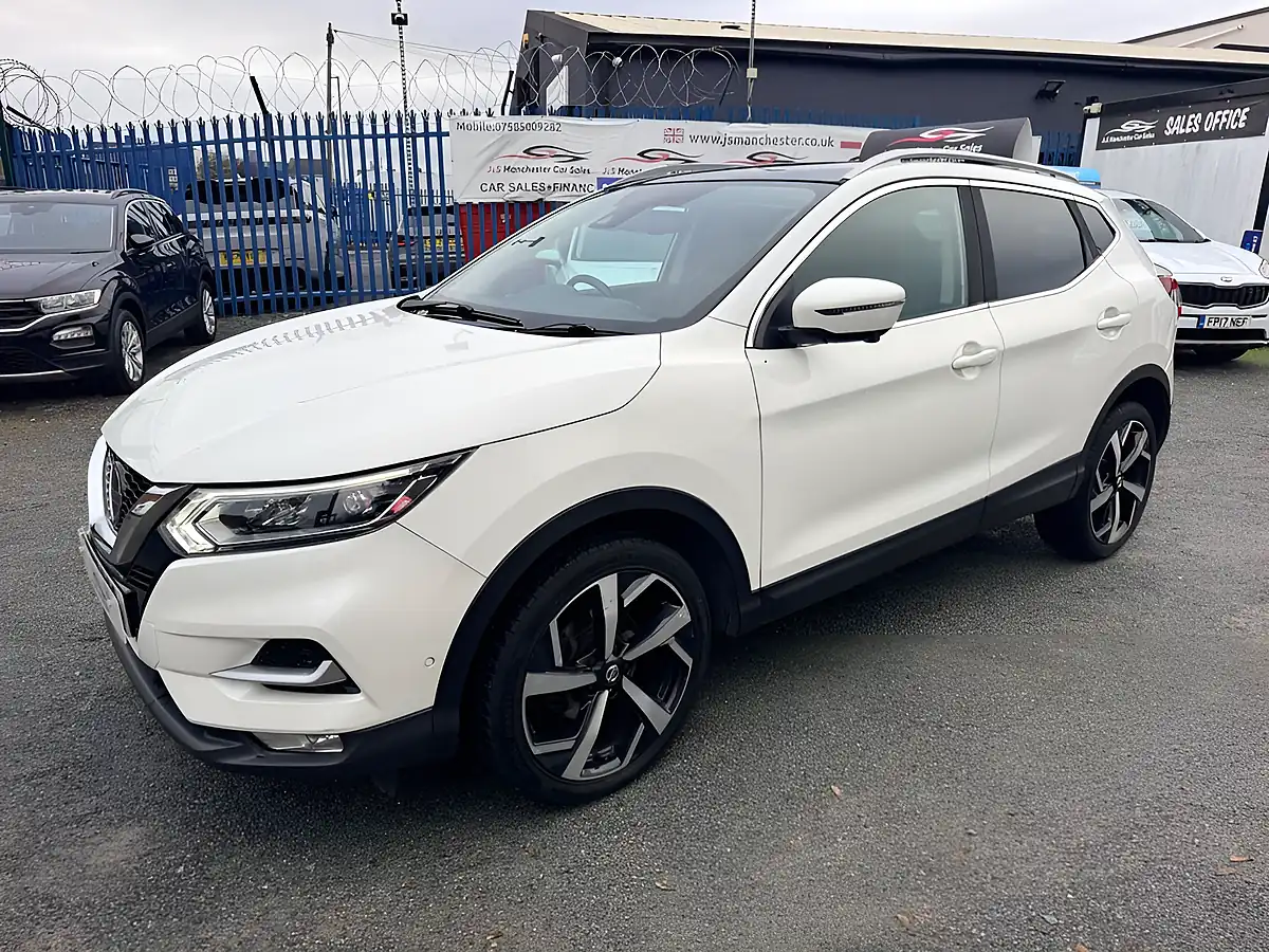 Used 2018 Nissan Qashqai Tekna White - Interior and Exterior details 10