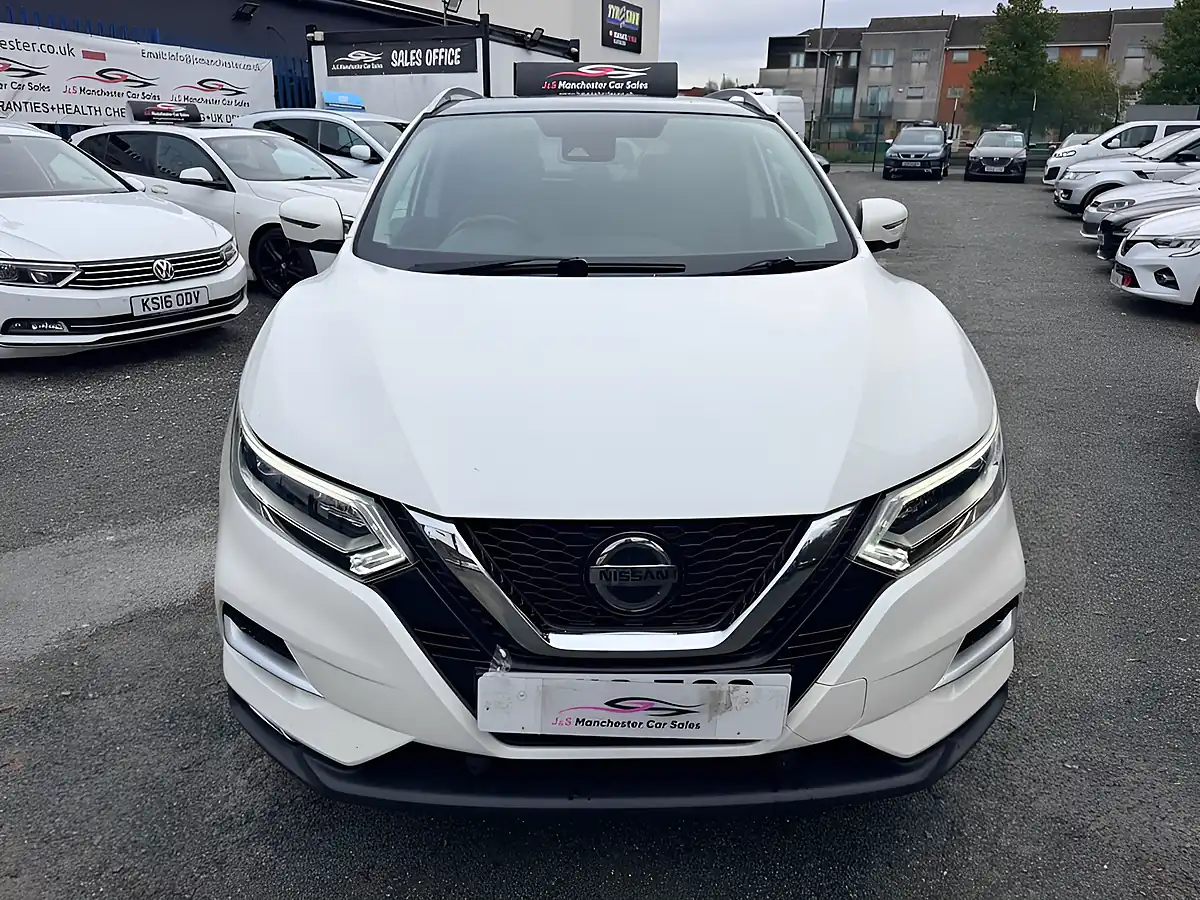 Used 2018 Nissan Qashqai Tekna White - Interior and Exterior details 11