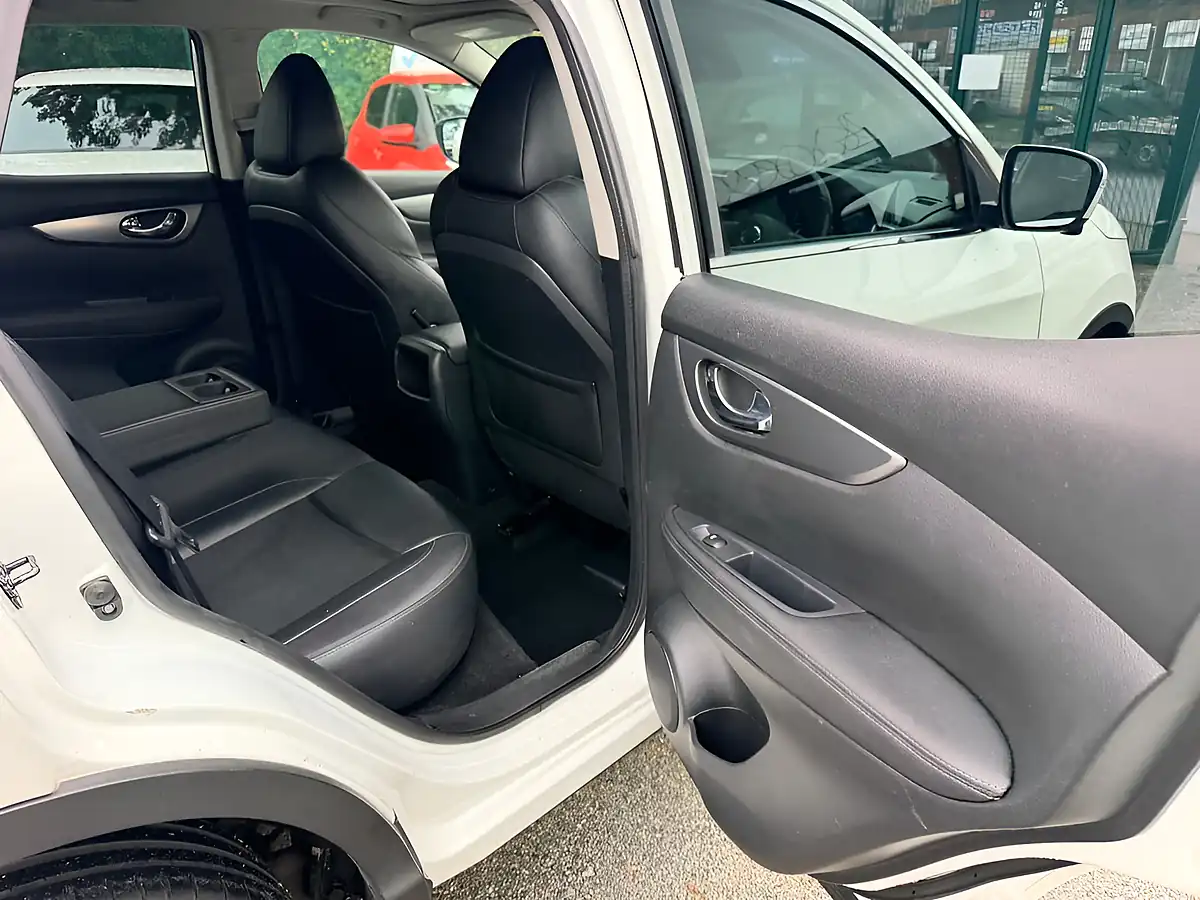 Used 2018 Nissan Qashqai Tekna White - Interior and Exterior details 15