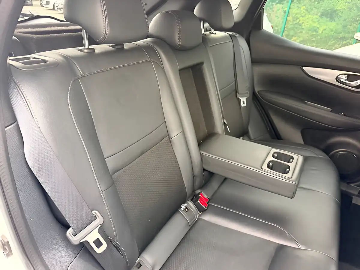 Used 2018 Nissan Qashqai Tekna White - Interior and Exterior details 16
