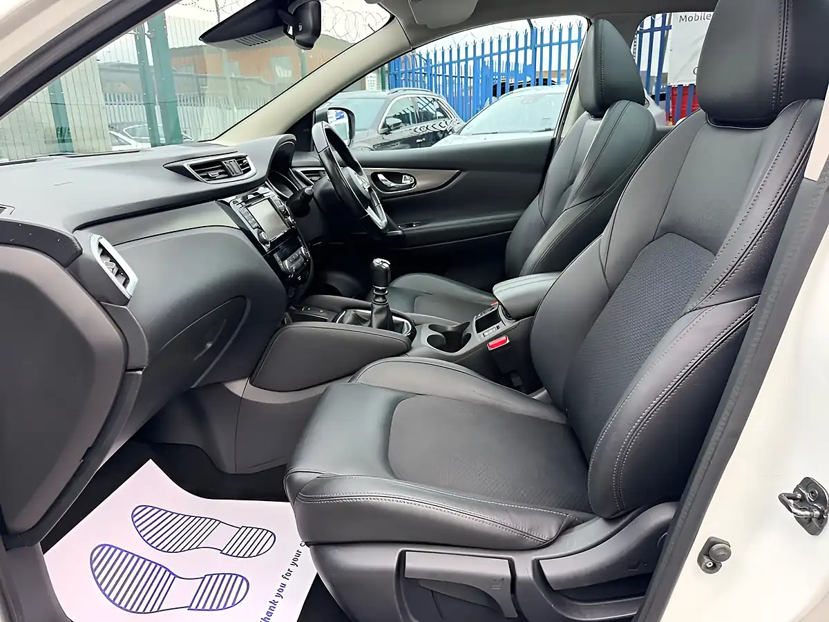 Used 2018 Nissan Qashqai Tekna White - Interior and Exterior details 18