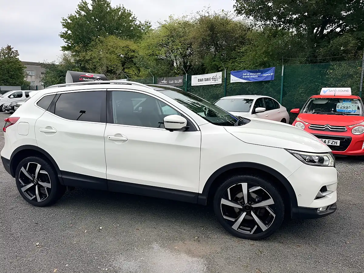 Used 2018 Nissan Qashqai Tekna White - Interior and Exterior details 3