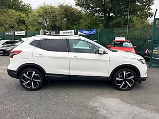 Used 2018 Nissan Qashqai Tekna White - Interior and Exterior details 4