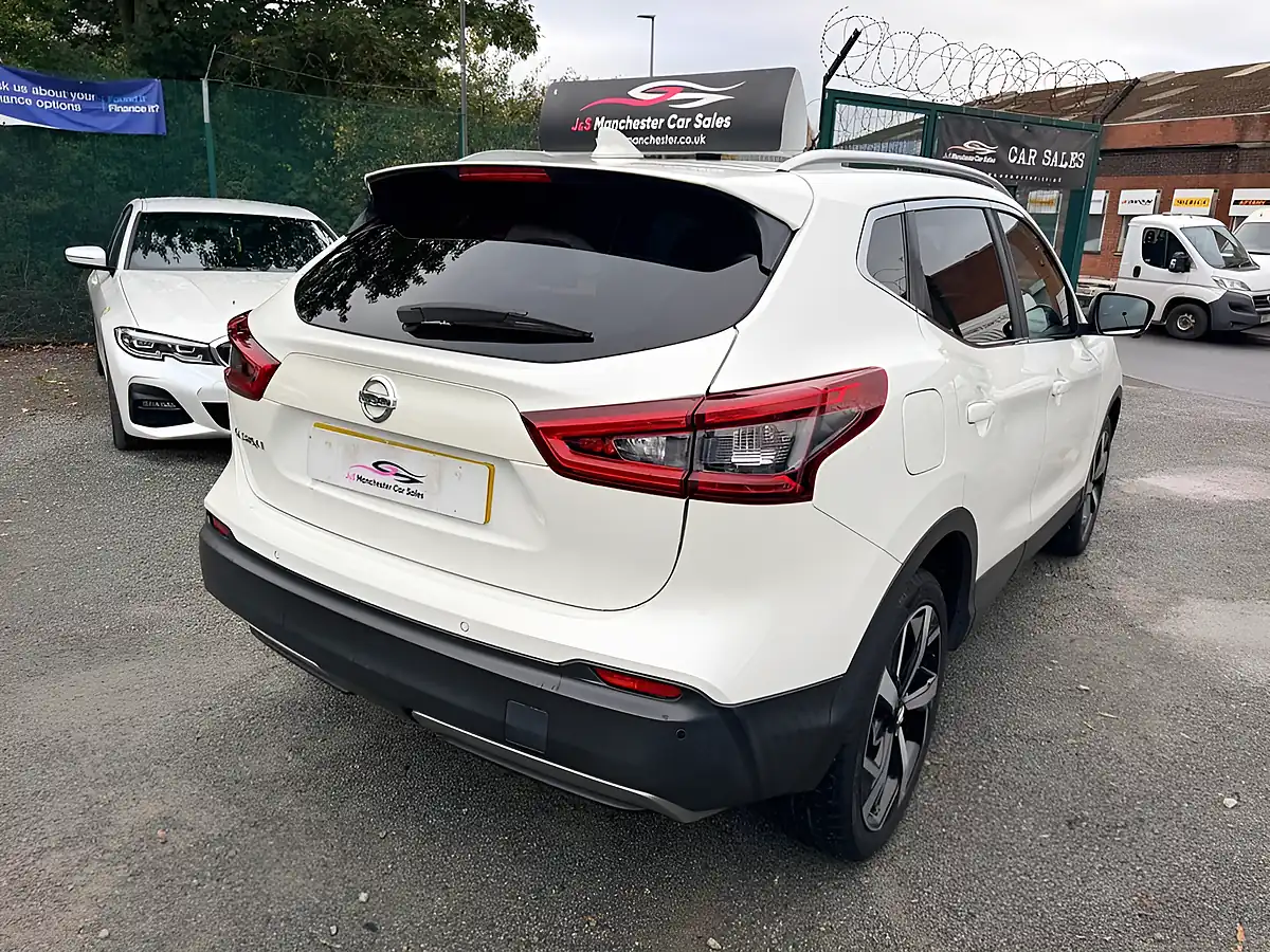 Used 2018 Nissan Qashqai Tekna White - Interior and Exterior details 6