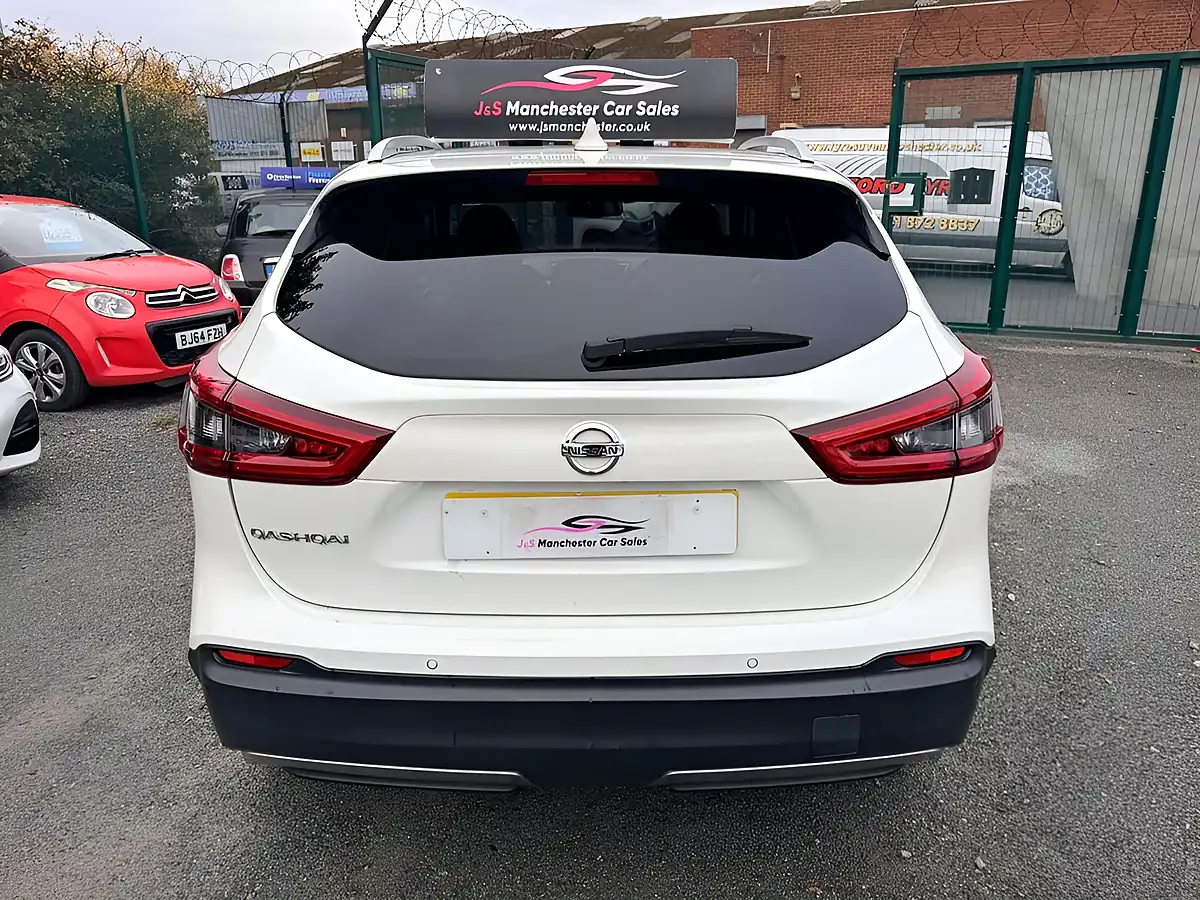 Used 2018 Nissan Qashqai Tekna White - Interior and Exterior details 7