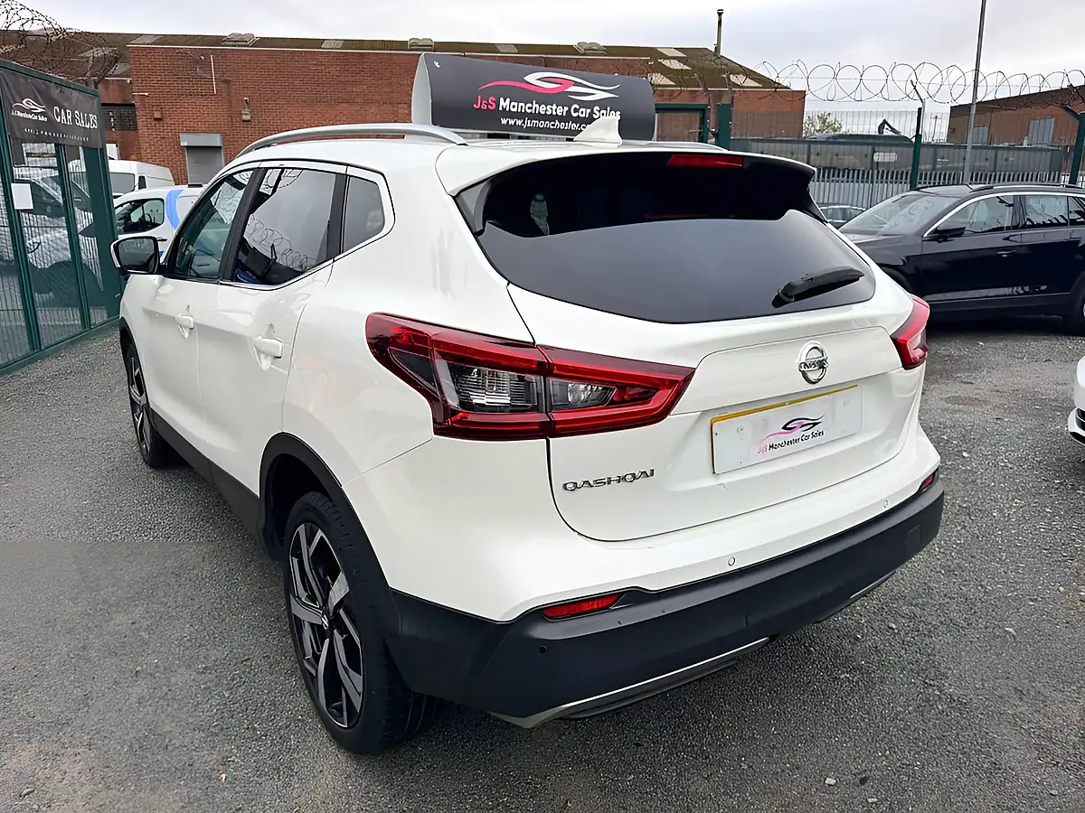 Used 2018 Nissan Qashqai Tekna White - Interior and Exterior details 8