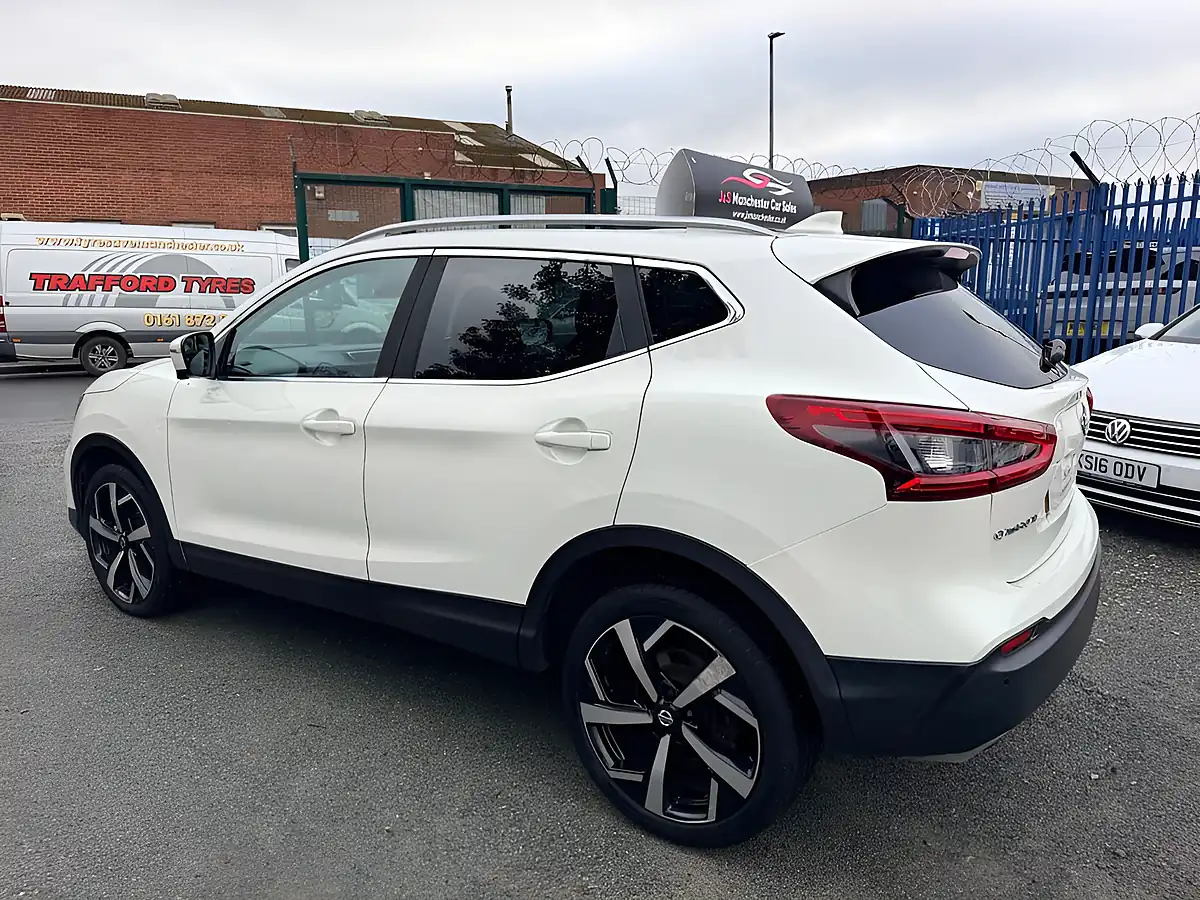 Used 2018 Nissan Qashqai Tekna White - Interior and Exterior details 9