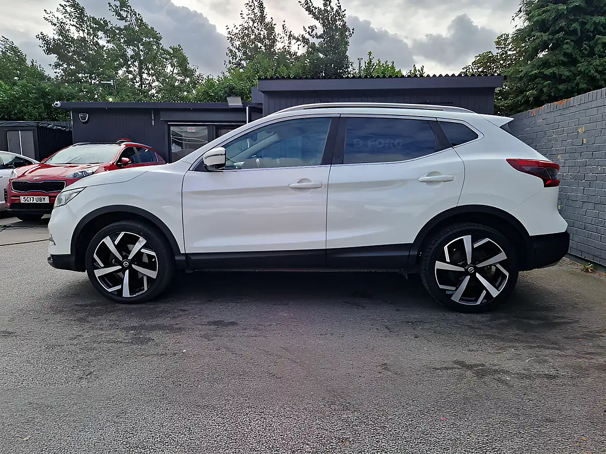 Used 2018 Nissan Qashqai Tekna Xtron White - Interior and Exterior details 6