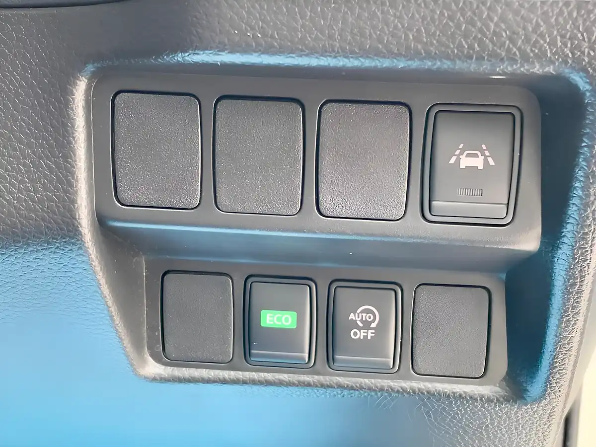Used 2018 Nissan Qashqai Tekna+ Xtron White - Interior and Exterior details 14