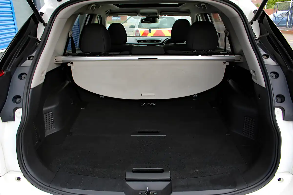 Used 2018 Nissan X-Trail Acenta White - Interior and Exterior details 11