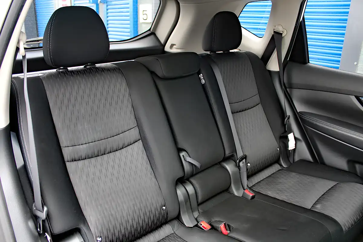 Used 2018 Nissan X-Trail Acenta White - Interior and Exterior details 12