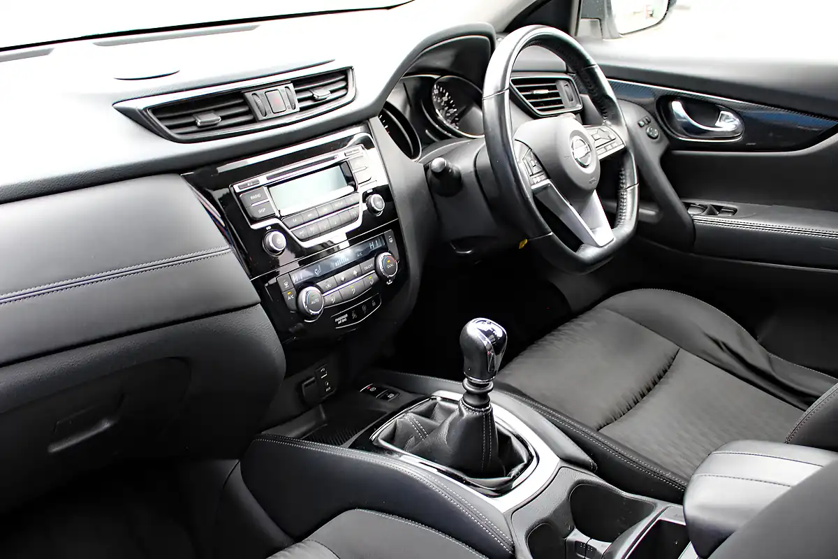 Used 2018 Nissan X-Trail Acenta White - Interior and Exterior details 14