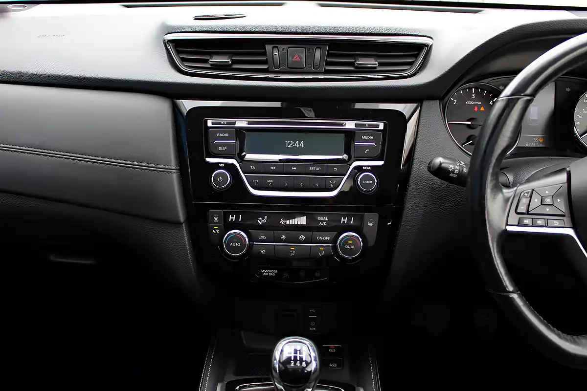 Used 2018 Nissan X-Trail Acenta White - Interior and Exterior details 17